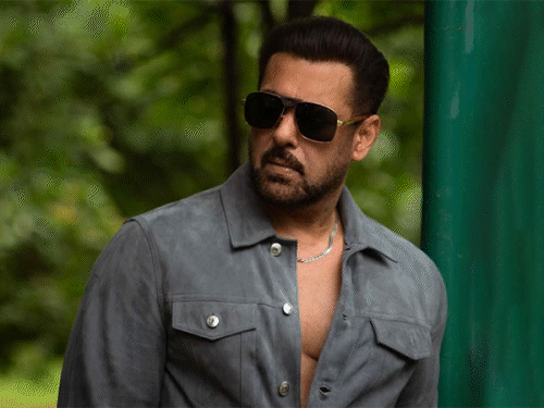 Salman Khan Shirtless Photo Caption; Toned Body – Abs | ACTPnews