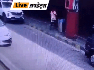 भास्कर अपडेट्स:हावड़ा स्टेशन पर व्यक्ति संदिग्ध सामान फेंकते दिखा, थोड़ी देर बाद उसमें आग लगी; साजिश की आशंका | ACTPnews