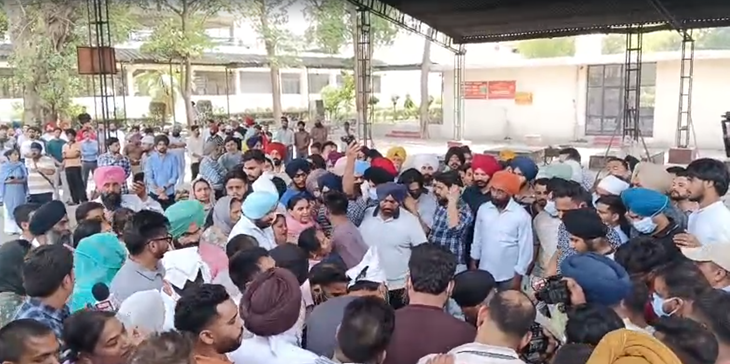 लुधियाना में भारी संख्या में लोगों ने सिंगर इंदर कौर को अंतिम विदाई दी।