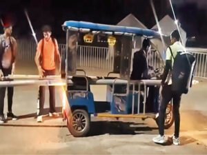 Bhopal athlete Dev won gold with a national record, Kuldeep won silver, then had to carry poles in an e-rickshaw. | ACTPnews