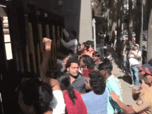 मुंबई की सोसायटी में बकरे लाने पर विवाद से तनाव:दो पक्षों में मारपीट, चाकू से हमले का आरोप, इलाके में पुलिस बल तैनात | ACTPnews