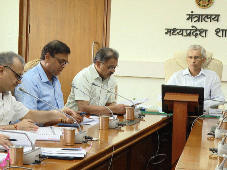 सीएस अनुराग जैन ने कहा- प्रशासन को संवेदना के साथ काम करना चाहिए।