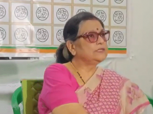 TMC सांसद काकोली घोष ने गुरुवार को लोकसभा स्पीकर को लेटर लिखकर सांसद कल्याण बनर्जी की शिकायत दर्ज कराई। - Dainik Bhaskar