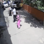 रिटायर्ड पुलिस अफसर और AAP नेता में फायरिंग,VIDEO:अमृतसर में दोनों तरफ से गोलियां चलीं, हाथापाई में पगड़ी उतरी, तलवारें लहराईं | ACTPnews