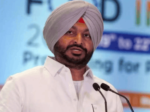 जातिसूचक टिप्पणी मामले में घिरे केंद्रीय राज्य मंत्री रवनीत बिट्टू:पंजाब एससी कमीशन सख्त, संगरूर SSP से मांगी रिपोर्ट; धूरी दौरे से जुड़ा विवाद | ACTPnews