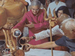 आगरा में मुख्य चुनाव आयुक्त ने मंदिर में दर्शन किए:माता-पिता और पत्नी भी साथ; बोले- पांच राज्यों में सफल चुनाव के बाद आशीर्वाद लेने आया | ACTPnews
