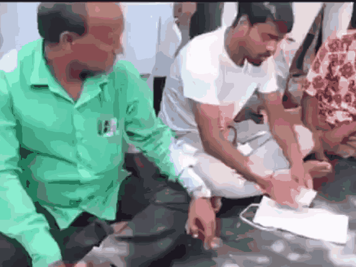 बंगाल में TMC नेता कट-मनी लौटा रहे:सरकारी योजना के लाभार्थियों से कमीशन लिए थे; नादिया में लक्ष्मीर भंडार योजना में 173 पुरुषों के नाम
