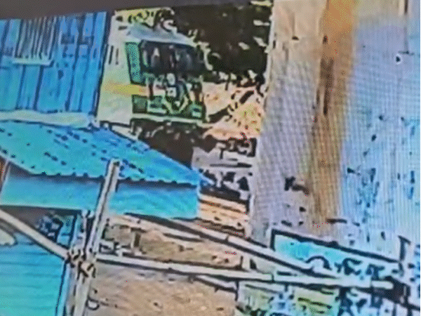 नीट की तैयारी कर रही छात्रा रेलवे ओवरब्रिज से गिरी:आधा घंटे तक पटरी पर तड़पती रही, किसी ने मदद नहीं की, लोको पायलट भी देखता रहा
