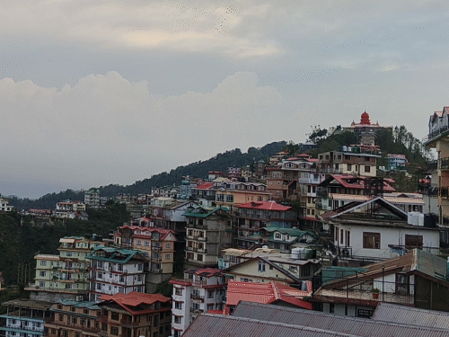 हिमाचल में दिनभर खराब रहा मौसम:मनाली-कल्पा में बूंदाबांदी, लाहौल की चोटियों पर हल्का हिमपात; 11 जून तक बारिश के आसार
