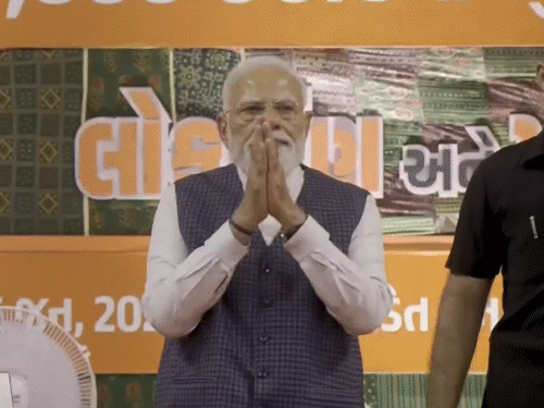 पीएम मोदी शुक्रवार को एक दिन के गुजरात दौरे पर हैं। - Dainik Bhaskar