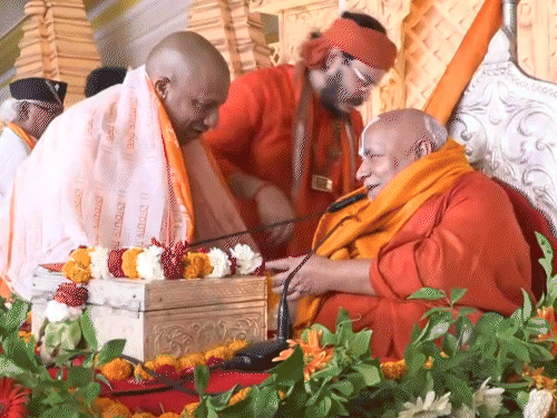 Yogi Adityanath Joins Ramabhadras Nari Samman Talk