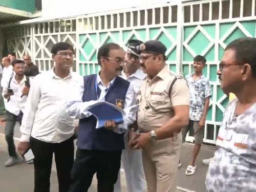 TMC विधायकों की शिकायत पर ममता के घर पहुंची CID:घर में घुसने नहीं दिया गया, नेता विपक्ष चुनने के प्रस्ताव पर फर्जी दस्तखत का आरोप | ACTPnews