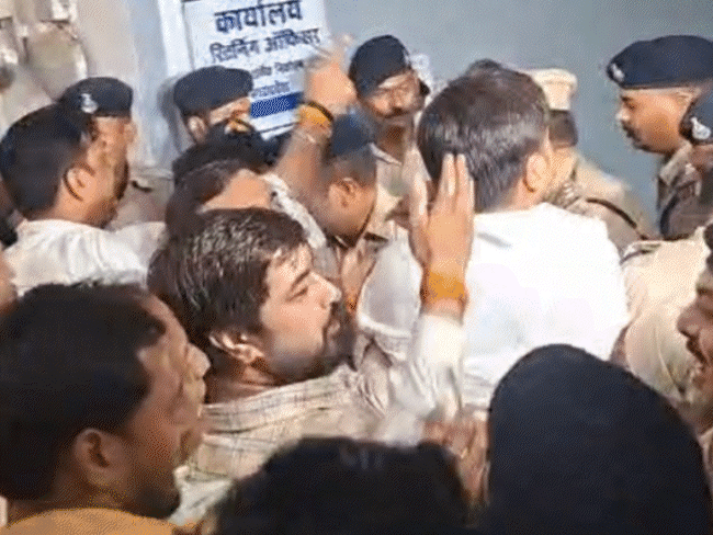 मीनाक्षी घबराकर बाहर भागी, सीनियर नेताओं को बुलाया:कांग्रेस प्रत्याशी के नामांकन रद्द होने की इनसाइड स्टोरी, एक्सपर्ट बोले- रिटर्निंग ऑफिसर का फैसला सही नहीं | ACTPnews