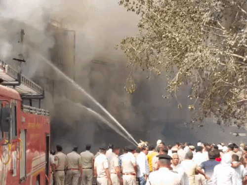 रोहतक अग्निकांड के 5 कारण जिससे आग बेकाबू हुई:फायर ब्रिगेड लेट, शटर गिरे, एक्सटिंग्विशर फेल हुए, बाइक-स्कूटी के पेट्रोल से और भड़की | ACTPnews