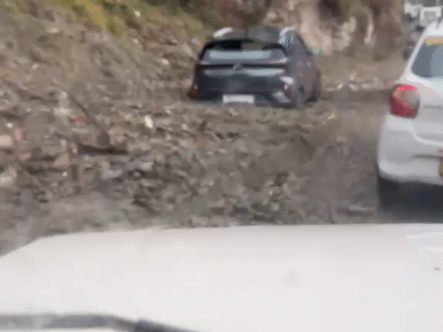 हिमाचल में रात 12 बजे तक तूफान का अलर्ट:80KM की रफ्तार से चलेगी हवाएं, पंजाब से हरियाणा तक फैली स्क्वॉल-लाइन के खतरनाक संकेत