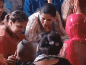 2 मिनट तक पेप्सी का फोटो देखती रहीं सपना चौधरी:पत्नी को गले लगाकर रोईं हरियाणवी सिंगर, बच्चों के सिर पर हाथ फेरा | ACTPnews