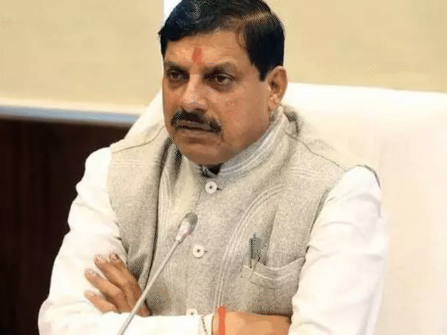 MP में तीसरी संतान वाला अफसर नौकरी से बर्खास्त:CM ने 3 दिन पहले कहा था- नौकरी नहीं छिनेगी; विभाग बोला- हमें आदेश नहीं मिला