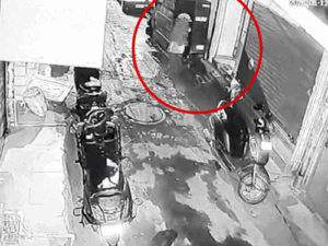 दिल्ली तुगलकाबाद हादसा- पैसे के विवाद में आग लगाई:नाबालिग अंदर गई, पेट्रोल छिड़का; गाड़ियों में धमाका, हादसे में 3 जानें गईं थीं | ACTPnews