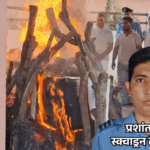 AN-32 क्रैश में शहीद प्रशांत पंचतत्व में विलीन:देहरादून में तिरंगा लेकर श्मशान घाट पहुंचीं मां; पति की तस्वीर थामे चिता के पास खड़ी रहीं पत्नी | ACTPnews