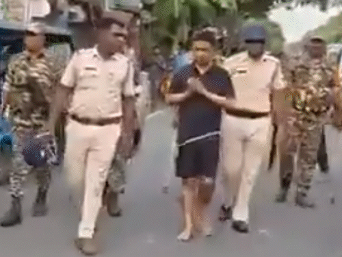 जहांगीर खान ने सड़क पर कान पकड़े और हाथ जोड़े:पुलिस ने 7 दिन में दूसरी बार TMC नेता की परेड कराई; नेपाल बॉर्डर से गिरफ्तार हुए थे | ACTPnews