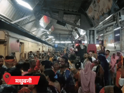 सिपाही भर्ती परीक्षा-कोसी एक्सप्रेस की एसी बोगी का शीशा तोड़ा:भभुआ इंटरसिटी में कैंडिडेट्स की भारी भीड़, महुली में पथराव; 5.52 लाख कैंडिडेट दे रहे एग्जाम