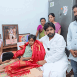 बीमार फैन से मिलकर रोए पवन कल्याण:इलाज के लिए 1 लाख रुपए भी दिए; मानहानि केस में कोर्ट ने पक्ष में दिया आदेश | ACTPnews