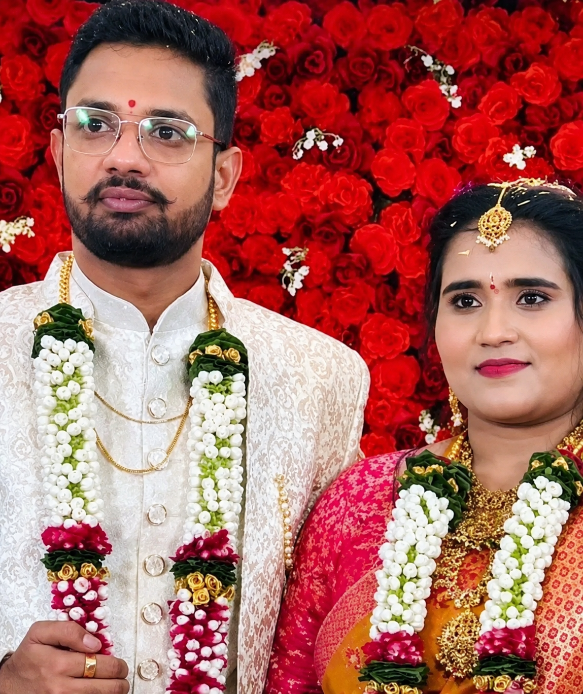 सॉफ्टवेयर इंजीनियर कपल की शादी के वक्त की तस्वीर। 8 महीने बाद हनीमून ट्रिप प्लान किया था, लेकिन होमस्टे में लेडी इंजीनियर की लाश मिली।