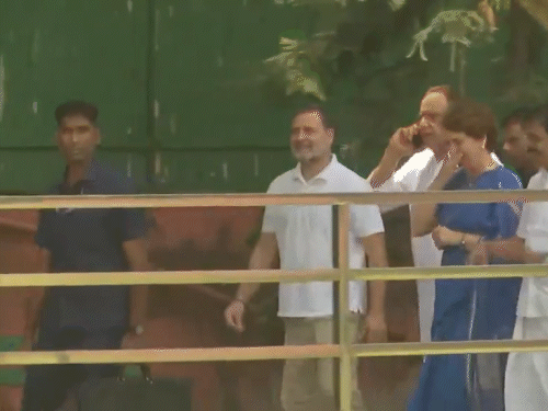 Rahul Gandhi Turns 56 | Priyanka Gandhi Joins Birthday Bash at Congress HQ
