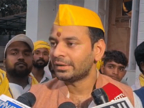 गर्लफ्रेंड की बेटी से मिलने जबरन घर में घुसे तेजप्रताप:अनुष्का के भाई आकाश ने FIR कराई; तेजप्रताप बोले- छवि बिगाड़ने की कोशिश