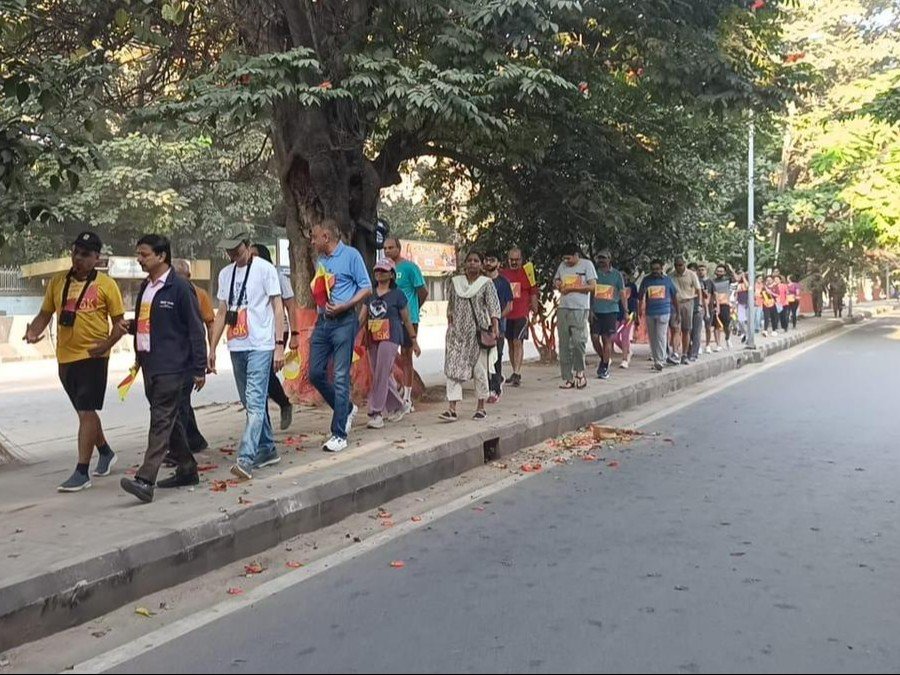कोर्ट ने साफ किया कि फुटपाथ से जुड़े हादसों पर मिलने वाला मुआवजा मोटर व्हीकल एक्ट के तहत मिलने वाले मुआवजे से अलग होगा- फाइल फोटो - Dainik Bhaskar