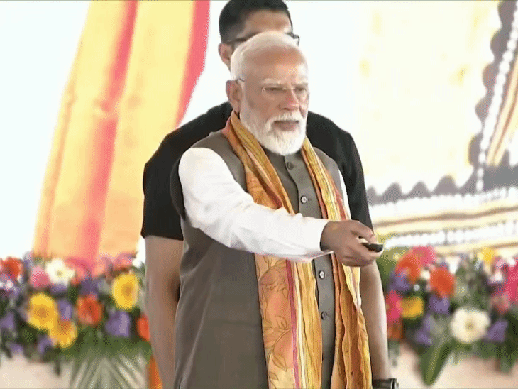 पीएम मोदी शनिवार को पश्चिम बंगाल के तारकेश्वर में पश्चिमबंग दिवस समारोह में शामिल हुए। - Dainik Bhaskar