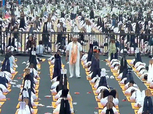 PM Modi Yoga | Kolkata Boat & Vadodara Pool Yoga; ITBP 14k Feet | ACTPnews