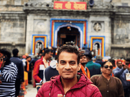 मर्चेंट नेवी कैप्टन अजय पंत की फाइल फोटो।