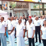 न्यूयॉर्क के टाइम्स स्क्वायर में 12,000 लोगों ने योग किया:इंडियन कॉन्सुलेट में कई देशों के राजनयिक शामिल हुए | ACTPnews