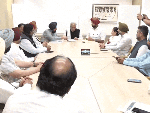 पंजाब कांग्रेस में बदलाव को लेकर दिल्ली में मीटिंग:वेणुगोपाल नेताओं से कर रहे मुलाकात; चन्नी और विजयइंद्र सिंगला रेस में आगे