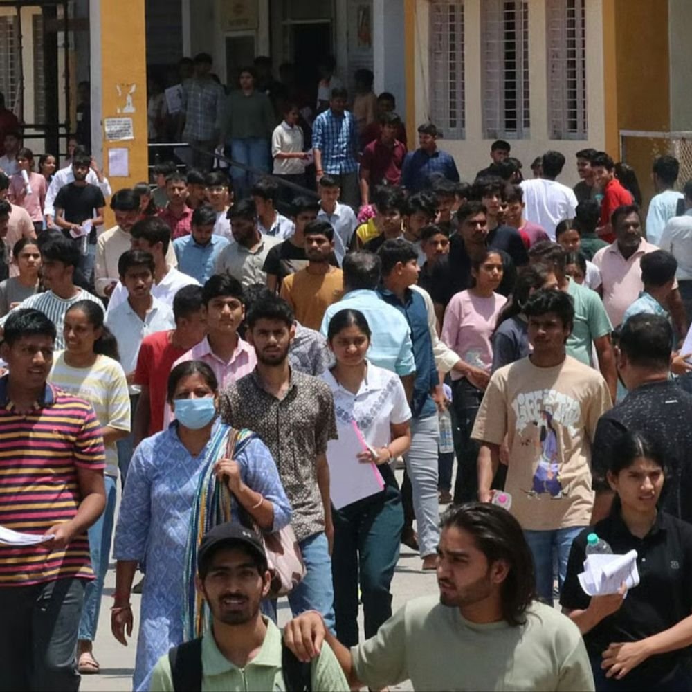 महाराष्ट्र में TET पेपर लीक, कल एग्जाम होना था:सरकार ने परीक्षा रद्द की, पेपर ठाणे से बरामद; सरकारी टीचर्स के लिए ये परीक्षा जरूरी