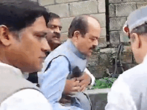 राज्यसभा सांसद हर्ष महाजन CCU पर शिफ्ट:BJP धरने के दौरान चक्कर आया, लड़खड़ाकर गिरे; नेताओं ने संभाला, डॉक्टर बोले- घबराने की जरूरत नहीं | ACTPnews