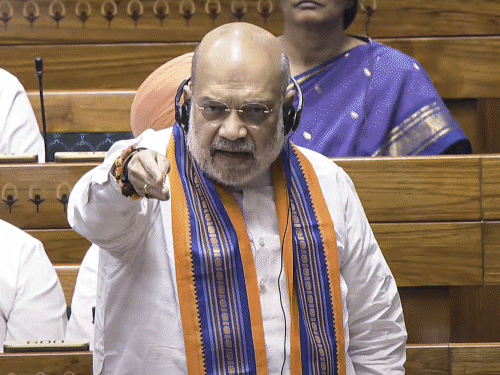 20 अगस्त 2025 को गृह मंत्री अमित शाह ने इससे जुड़े 3 बिल लोकसभा में बिल पेश किए थे। इसके बाद विपक्षी सांसदों ने वेल में आकर हंगामा किया था। - Dainik Bhaskar