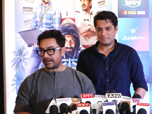 आमिर बेटे जुनैद के साथ राजकुमार हिरानी की डेब्यू वेब सीरीज 'प्रीतम एंड पेड्रो' की स्पेशल स्क्रीनिंग में पहुंचे थे। - Dainik Bhaskar