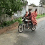 odisha jharsuguda husband carries wife body on bike | ACTPnews