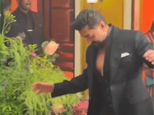 अंशुला कपूर-रोहन ठक्कर के रिसेप्शन में लड़खड़ाए बॉबी देओल:रेखा आइकॉनिक साड़ी में पहुंचीं, रितेश-जेनेलिया, जैकी श्रॉफ भी मौजूद रहे, जान्हवी के लुक की सराहना | ACTPnews