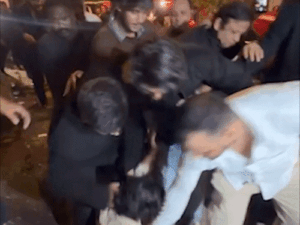 राघव जुयाल की बर्थडे पार्टी में पहुंचे आर्यन खान:सेल्फी लेने के चक्कर में फैन गिरा, शाहरुख के बेटे ने तुरंत बढ़कर की मदद | ACTPnews