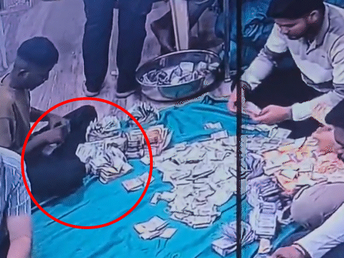 Ambaji Temple Donation Theft | Viral CCTV Footage Sparks Controversy | ACTPnews