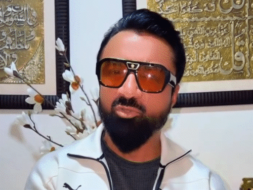 जरीन खान के सपोर्ट में आए एजाज खान:पैपराजी को लगाई फटकार, माफी मांगने को कहा; एक्ट्रेस बोलीं- मेरे साथ भी बुलिंग हुई | ACTPnews