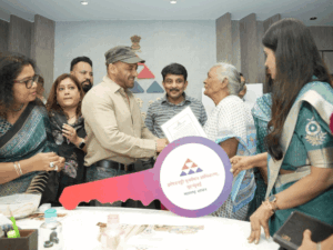 स्लम रिहैबिलिटेशन अथॉरिटी के ऑफिस पहुंचे सलमान खान:बुजुर्गों को चाबियां दीं, हाथ मिलाया, फिल्म मातृभूमि से जुड़ा सवाल करने से इनकार | ACTPnews