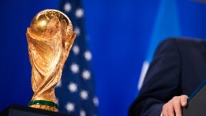 Fifa World Cup Trophy में कितना है गोल्ड का वजन? जानें पहली बार कब किया गया इस ट्रॉफी का प्रयोग | ACTPnews