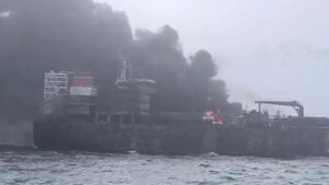 ओमान के तट के पास स्ट्रेट ऑफ होर्मुज में जहाज में लगी आग, 9वीं रात भी ईरान पर भीषण हमले | ACTPnews
