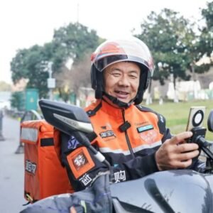 चीन में डिलीवरी ब्वॉय को सबसे बड़ा साहित्यिक सम्मान मिला:खाना पहुंचाते हुए लिखी कई कविताएं, ग्राहक की फटकार के बाद लेखक बने | ACTPnews