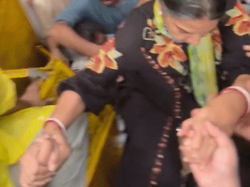 CJP आंदोलन में शबाना-प्रकाश राज का ट्रक पर चढ़कर प्रदर्शन:दिलजीत भी सपोर्ट में; हेमा बोलीं- प्रोटेस्ट का मतलब नहीं, कंगना ने कहा- डर गई थी | ACTPnews