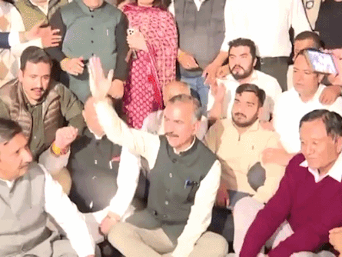 शिमला में कांग्रेस का राजभवन के बाहर धरना:राहुल-प्रियंका की हिरासत और छात्रों पर लाठीचार्ज का विरोध; CM सुक्खू भी शामिल | ACTPnews
